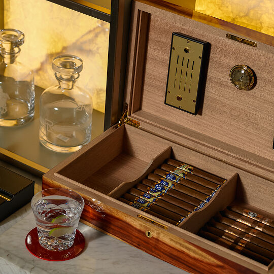 Brand Carousel - Elie Bleu - Lifestyle