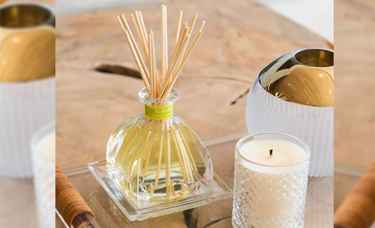 موزع العطور ’ليمون فيربينا إير  إيسينس‘ من أغراريا