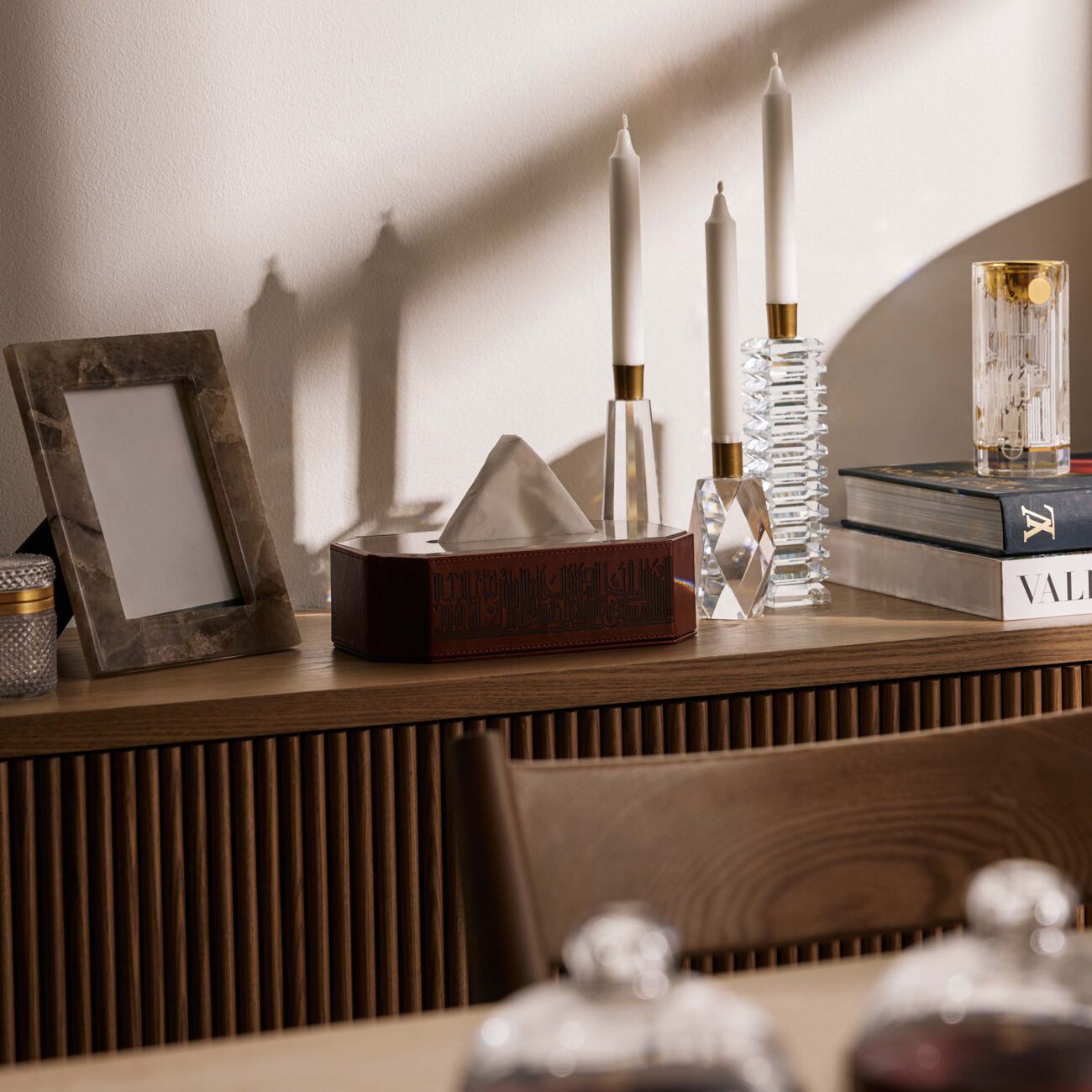 دملاج علبة المناديل حياة باللون البنّي