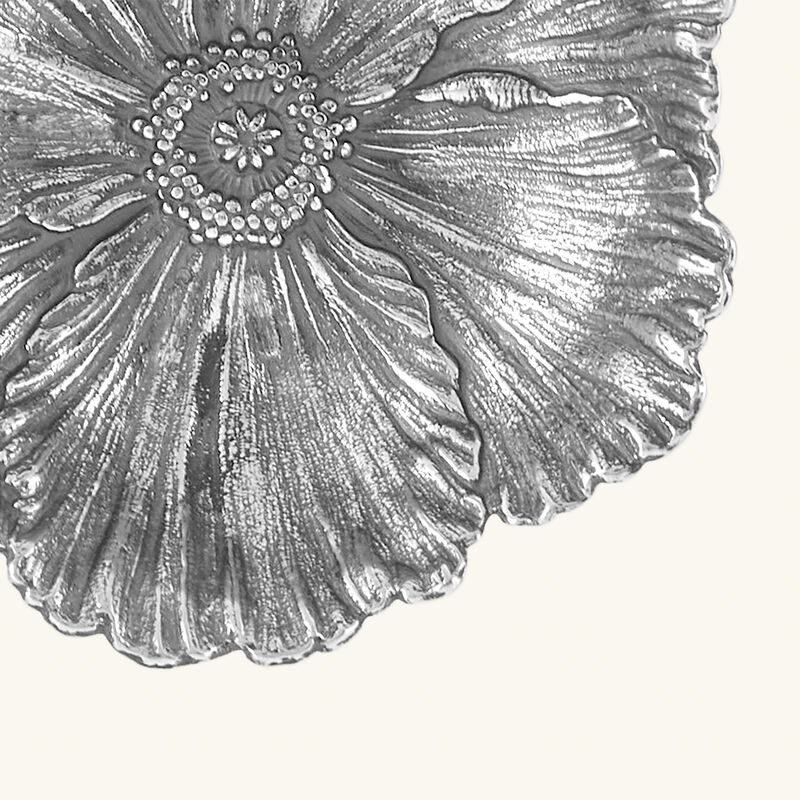 بوتشيلاتي وعاء على شكل زهرة الخشخاش فضي بحجم صغير جدًا