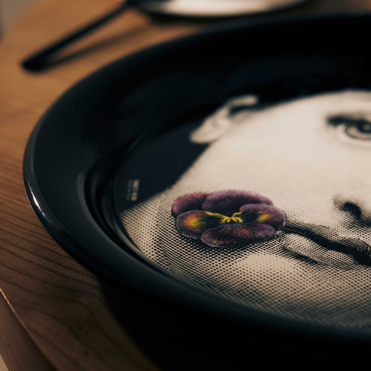 fornasetti tema e variazioni no 137 tray round large