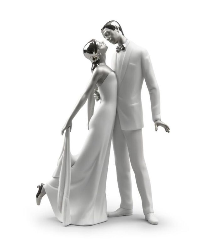 تمثال الذكرى السنوية للزوجين السعيدين, large