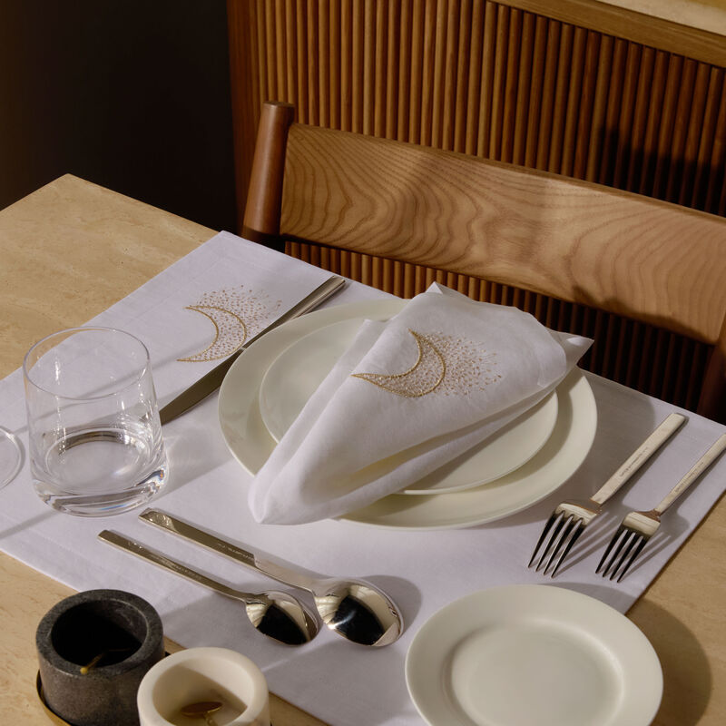 كاترين دينوال منديل بنقشة هلال أبيض