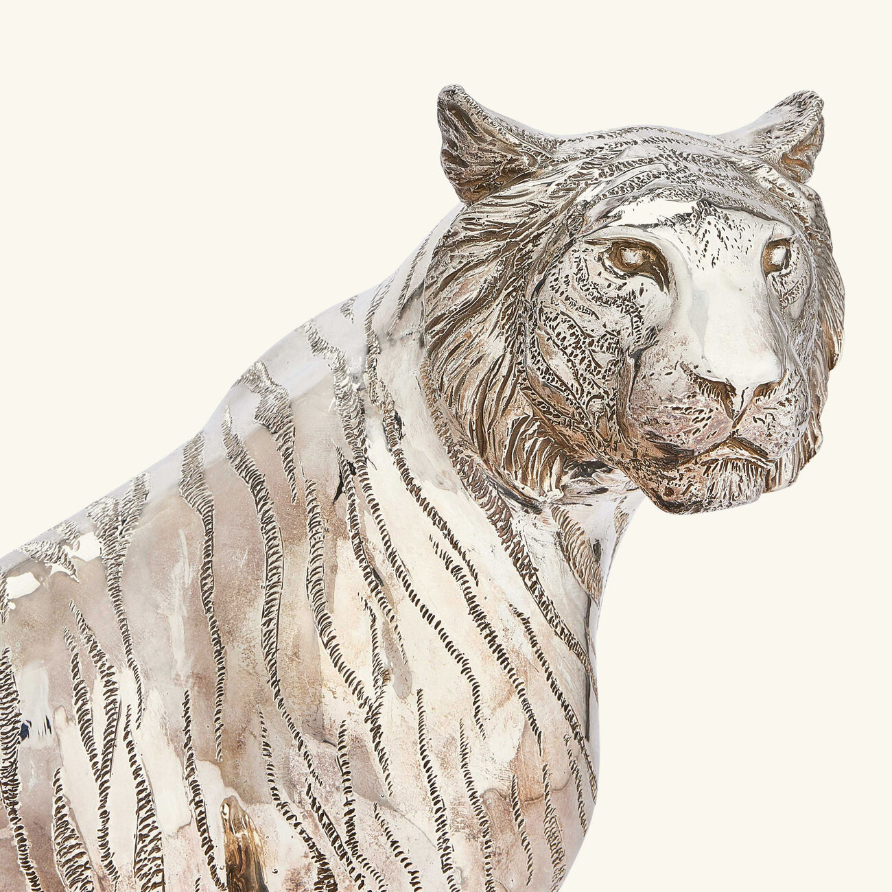 منحوتة على شكل نمر يجثو متوسطة باللون الفضي كريستوفل منحوتة على شكل نمر يجثو متوسطة باللون الفضي