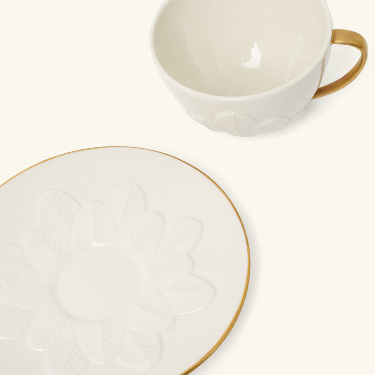 villari peacock tea cup   saucer white