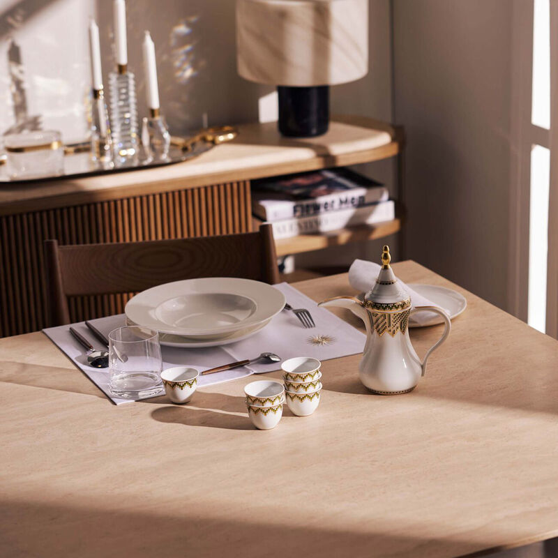 مفرش مائدة بنقشة شمس أبيض كاترين دينوال مفرش مائدة بنقشة شمس أبيض