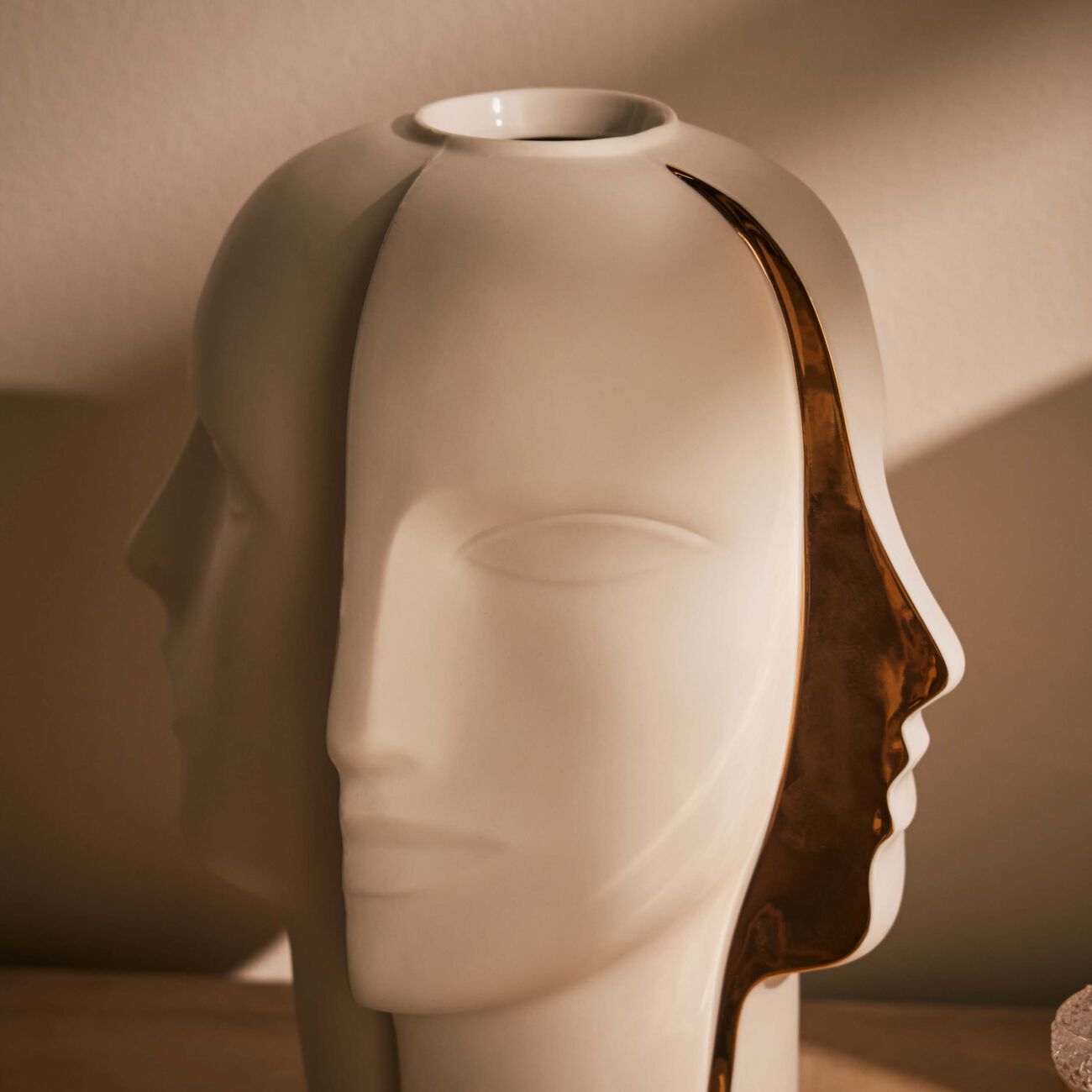 جوناثان أدلر مزهرية أطلس سبليت متوسطة بيضاء