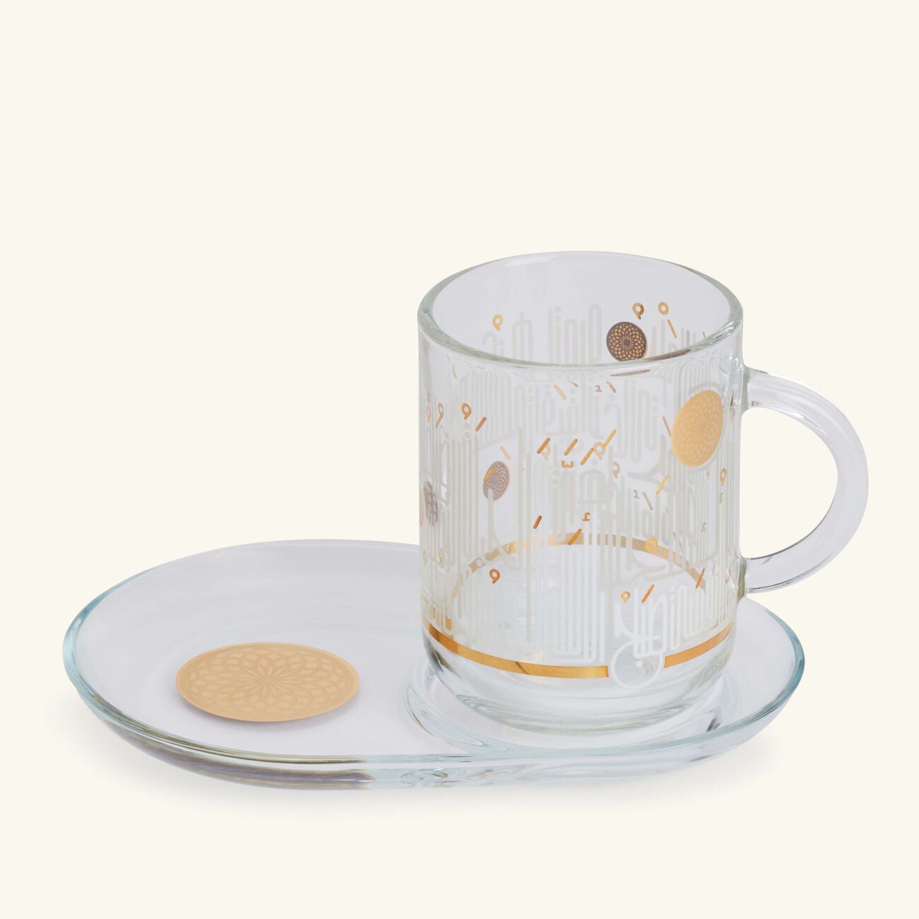 دملاج طقم حياة المؤلف من 4 أكواب مع صحونها باللون الذهبي