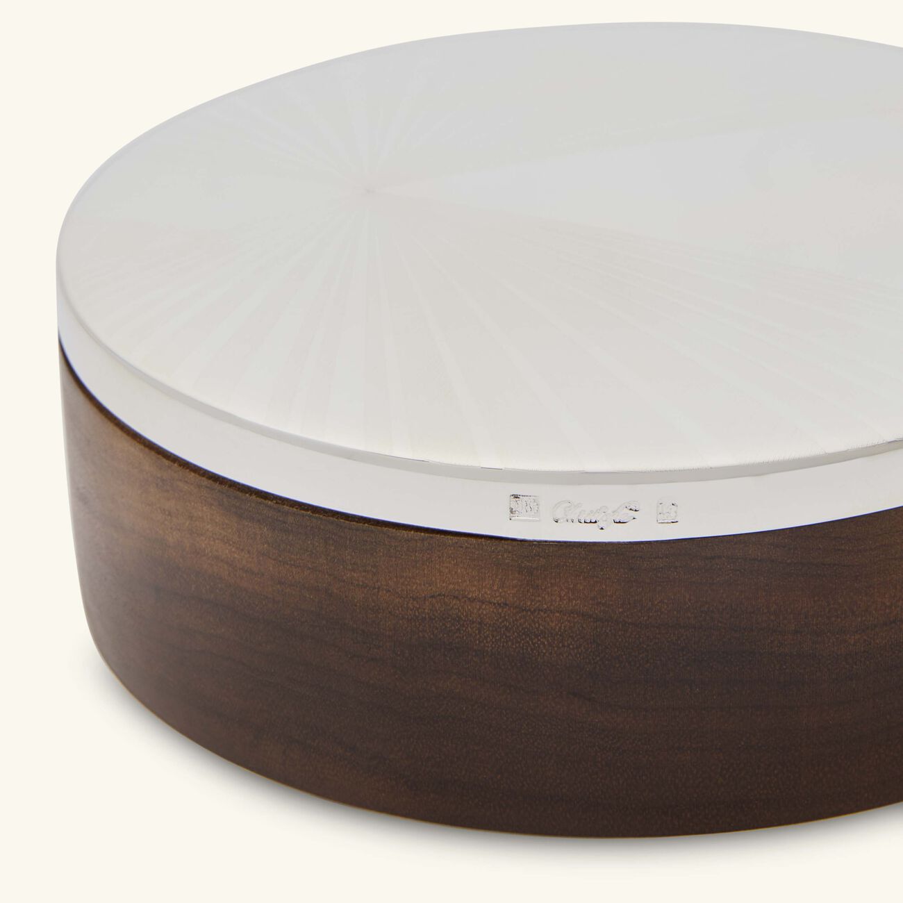 كريستوفل صندوق أفير سبيسيال دائري مطلي بالفضة لياسمين الملا