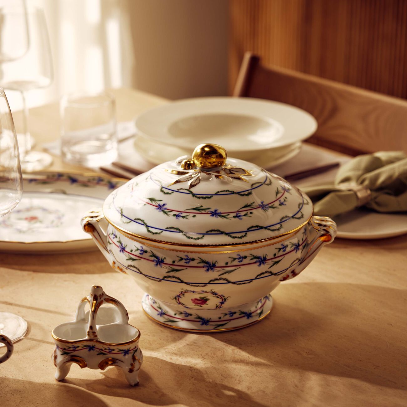 bernardaud le gobelet du roy soup tureen white