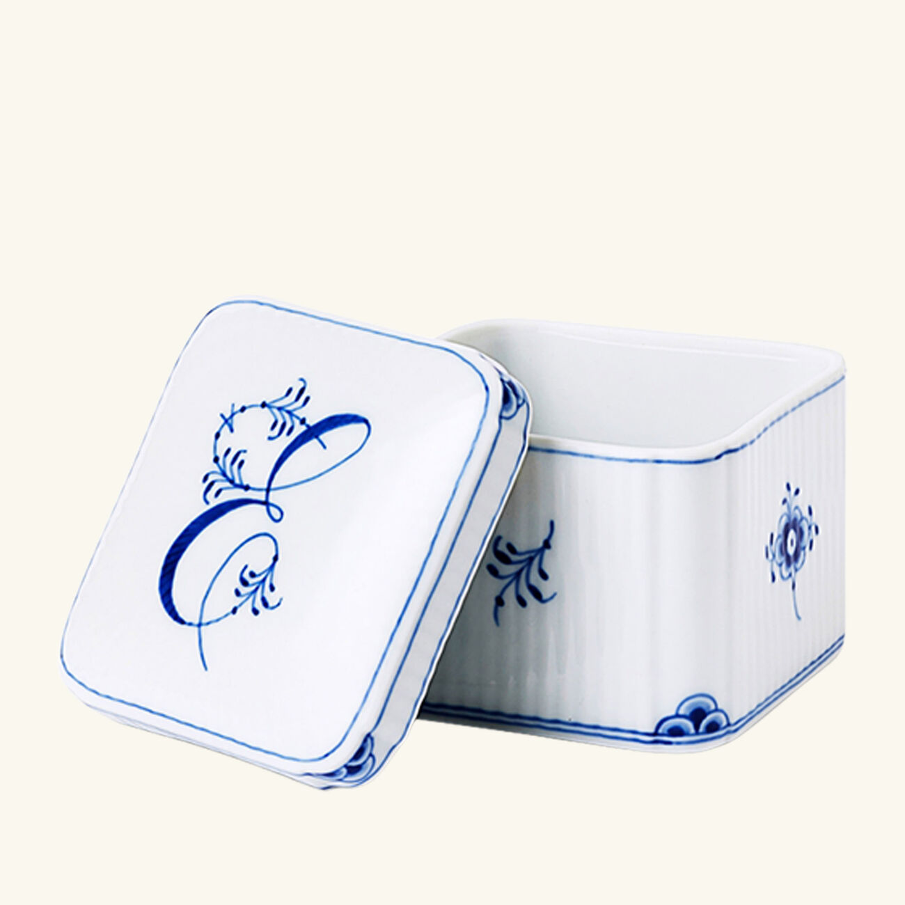 royal copenhagen alphabet collection e bonbonniere box white