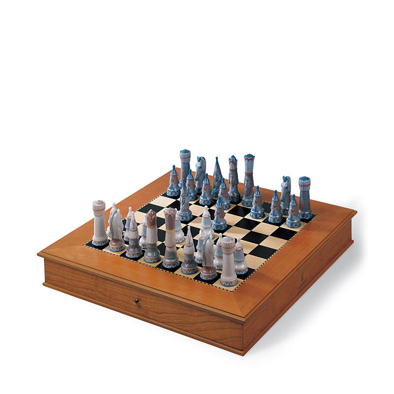 رقعة شطرنج ذات طابع من القرون الوسطى, large
