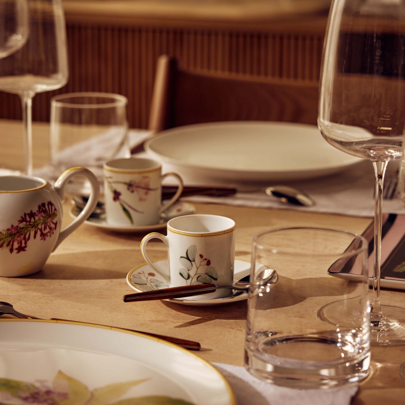 برناردو طقم جاردان إنديان مؤلف من 4 فناجين للقهوة مع صحونها باللون الأبيض