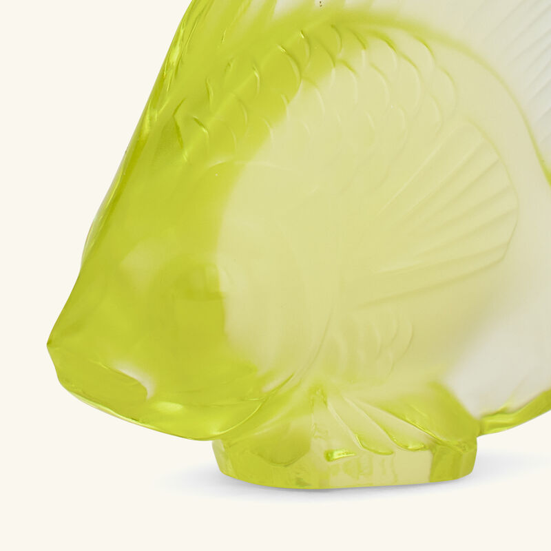 منحوتة على شكل سمكة صغيرة خضراء لاليك منحوتة على شكل سمكة صغيرة خضراء