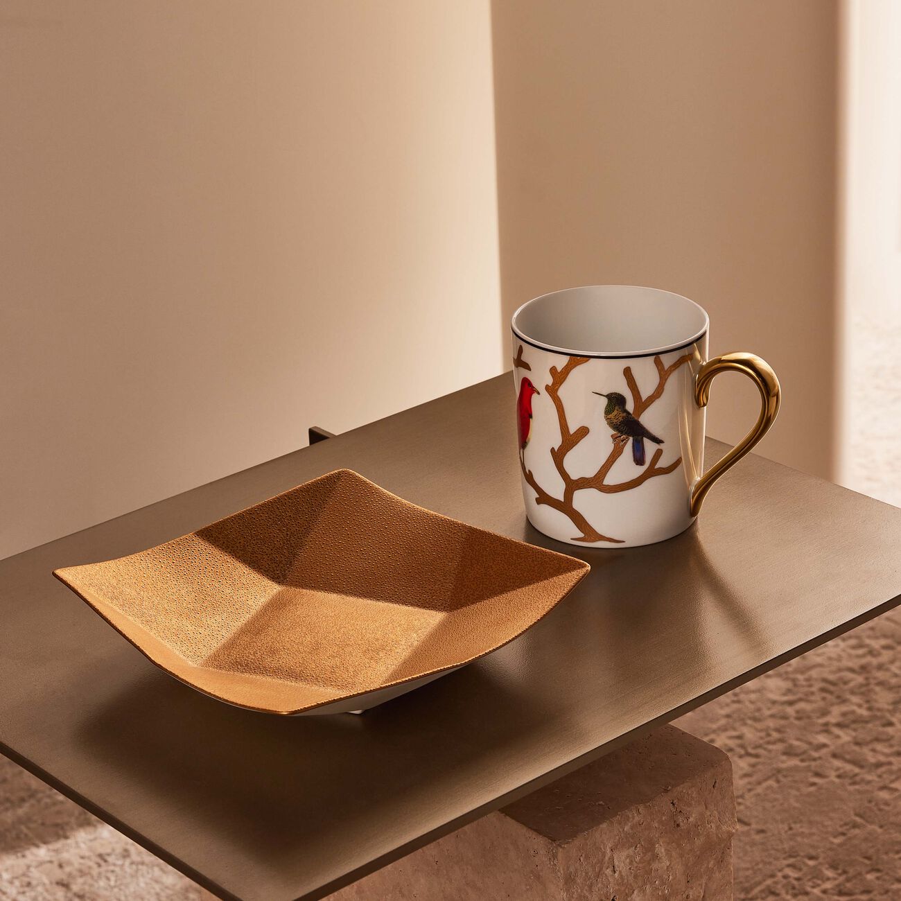 برناردو طبق الضيافة جوت دور كافانا مربع باللون الذهبي 17 سم