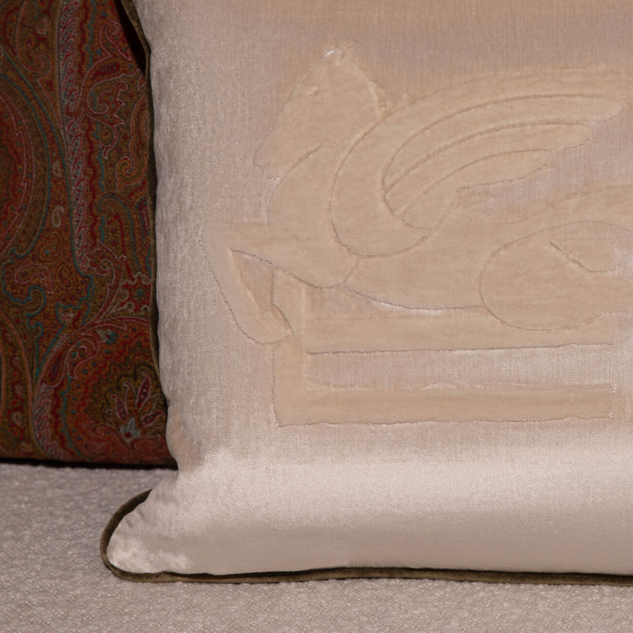 etro pegaso embroided cushion beige