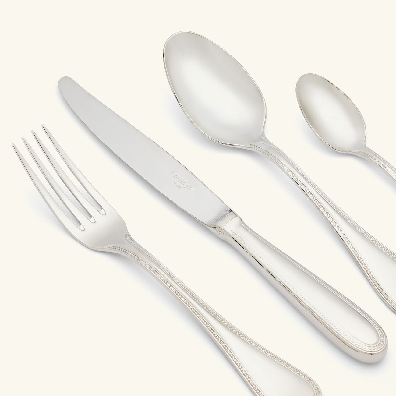 كريستوفل طقم بيرل مؤلف من 48 من الفضيات مع صندوقه الخاص باللون الفضي