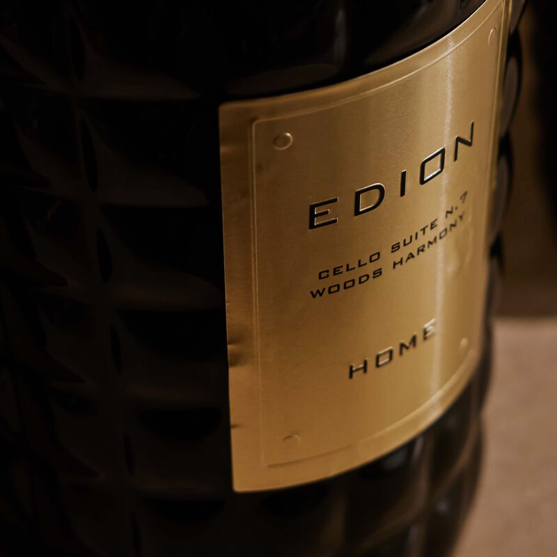 إديون الشمعة العطرية تشيلو سويت نمبر 7 وود هارموني نيرو   2 5 كغ