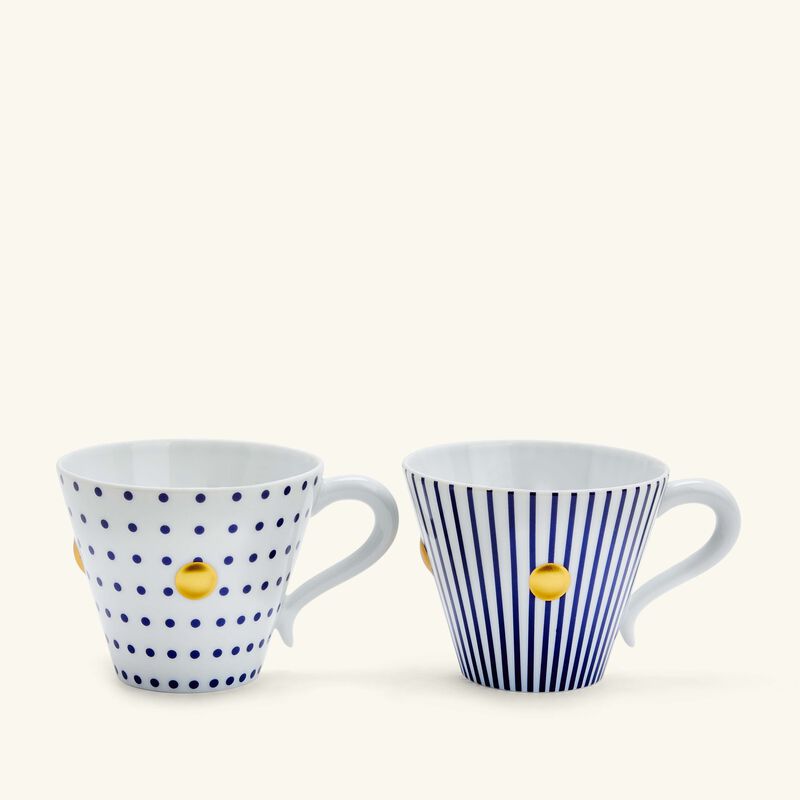 برناردو طقم ديلفوس إي كنوسوس مؤلف من فنجاني شاي مع صحنيهما باللون الأزرق