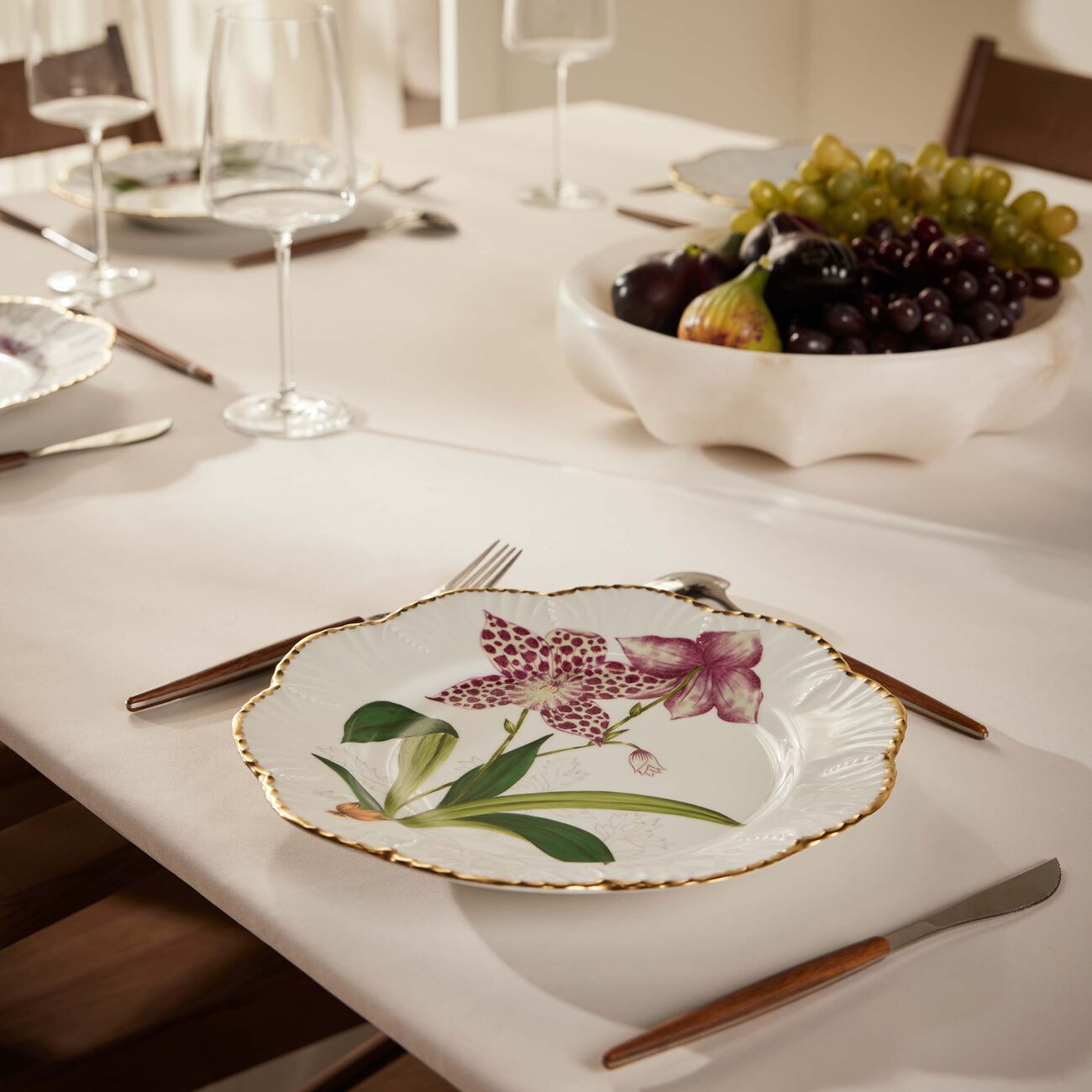 pinto paris histoires d orchidees dinner plate round green 26cm