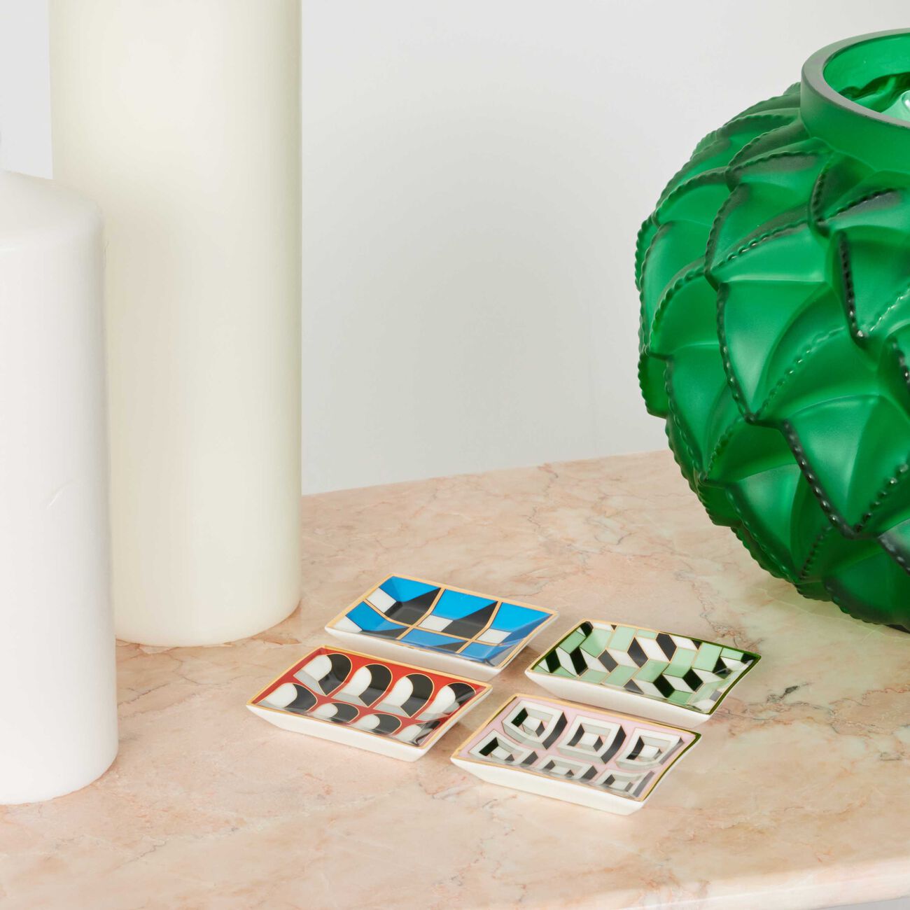 طقم أركايد المؤلف من 4 صواني للحلى والمجوهرات بتصميم مستطيل صغير جوناثان أدلر طقم أركايد المؤلف من 4 صواني للحلى والمجوهرات بتصميم مستطيل صغير