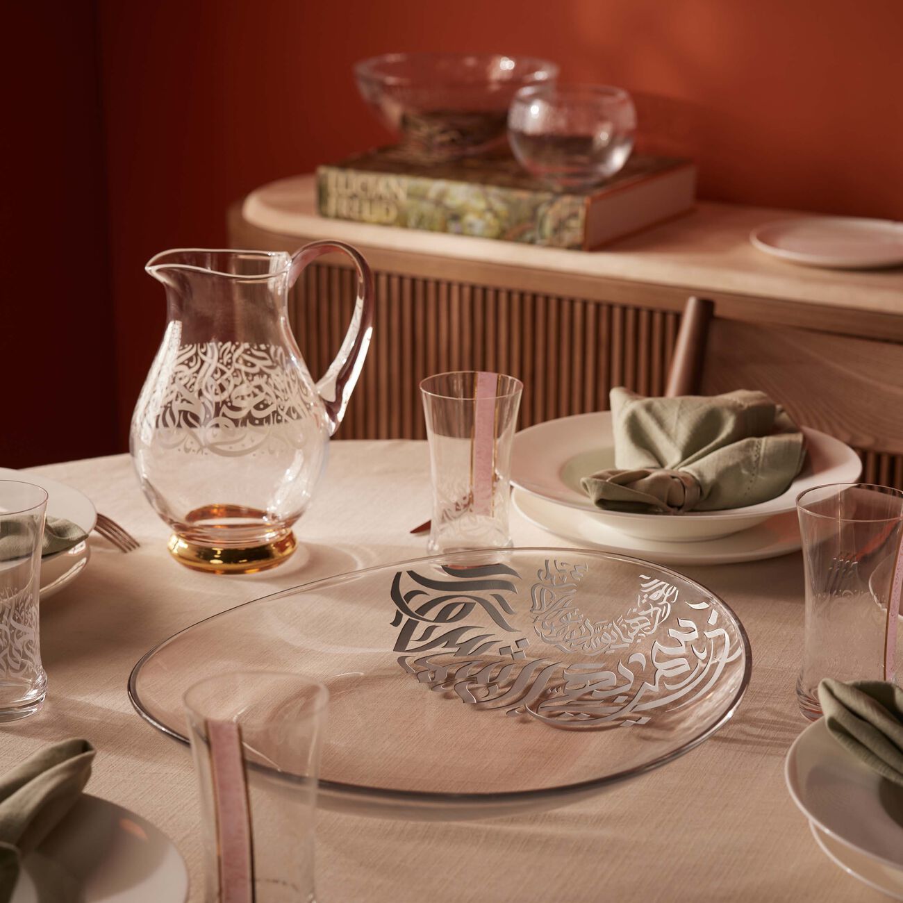 دملاج طبق قمر للضيافة بتصميم دائري شفاف   40 سم