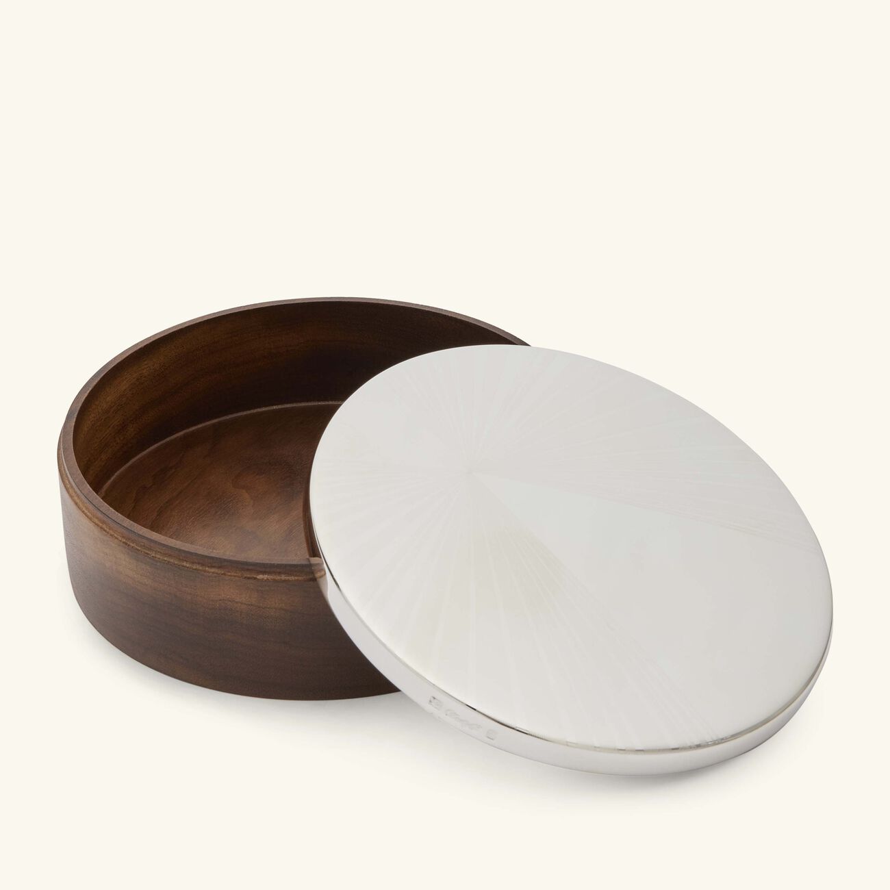 كريستوفل صندوق أفير سبيسيال دائري مطلي بالفضة لياسمين الملا