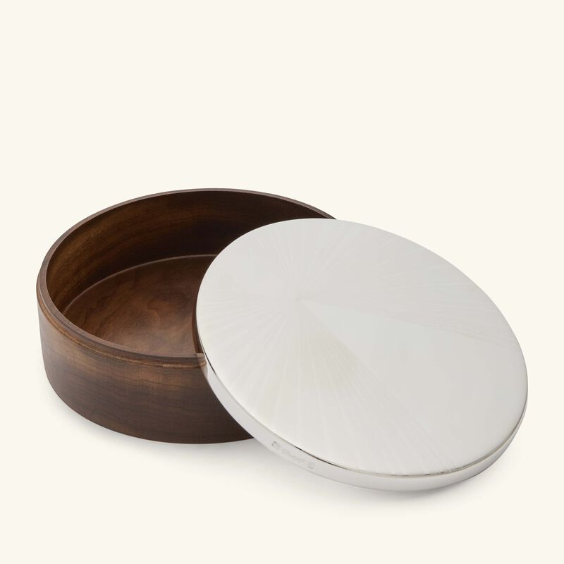 كريستوفل صندوق أفير سبيسيال دائري مطلي بالفضة لياسمين الملا