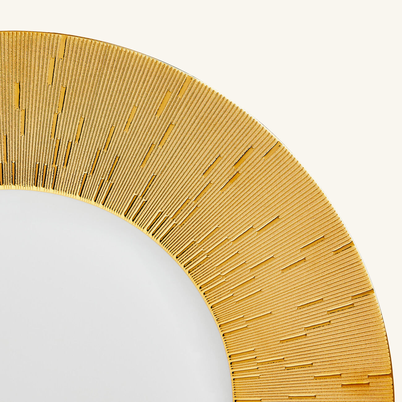 هافيلاند طبق الضيافة إنفيني دائري باللون الذهبي 32