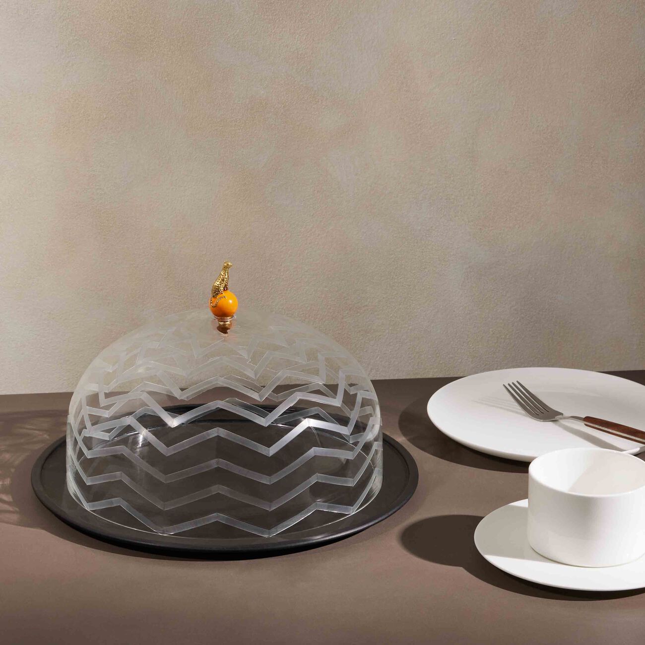 إيرا أودايبور طبق الكيك آريس كلوش دائري أسود 31 سم