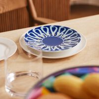 طقم بهجة المؤلف من حامل للكيك مع 4 أطباق صلصال طقم بهجة المؤلف من حامل للكيك مع 4 أطباق