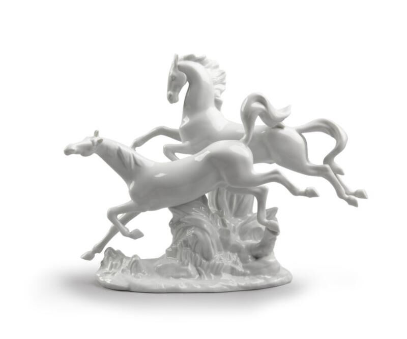 تمثال الخيول الراكضة, large