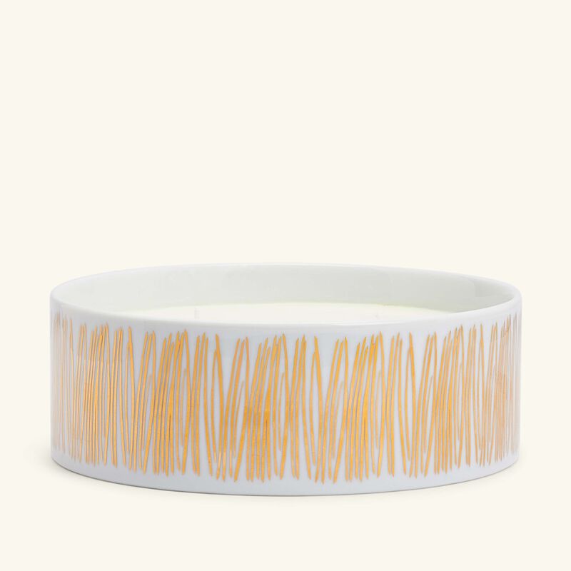 شمعة تمرة بالتعاون مع رزان العزوني برائحة العود والورد 1000 غ صلصال شمعة تمرة بالتعاون مع رزان العزوني برائحة العود والورد 1000 غ