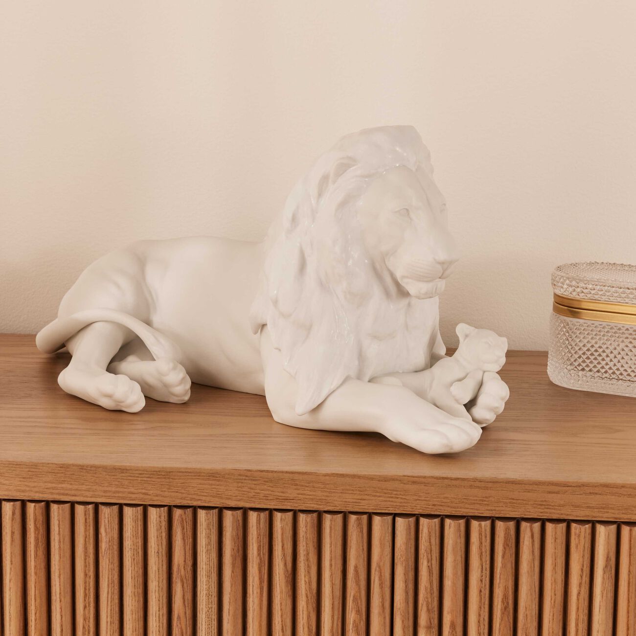 lladro lion with cub sculpture small white