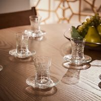 دملاج طقم  ثلث  من 6 فناجين للشاي مع صجونها