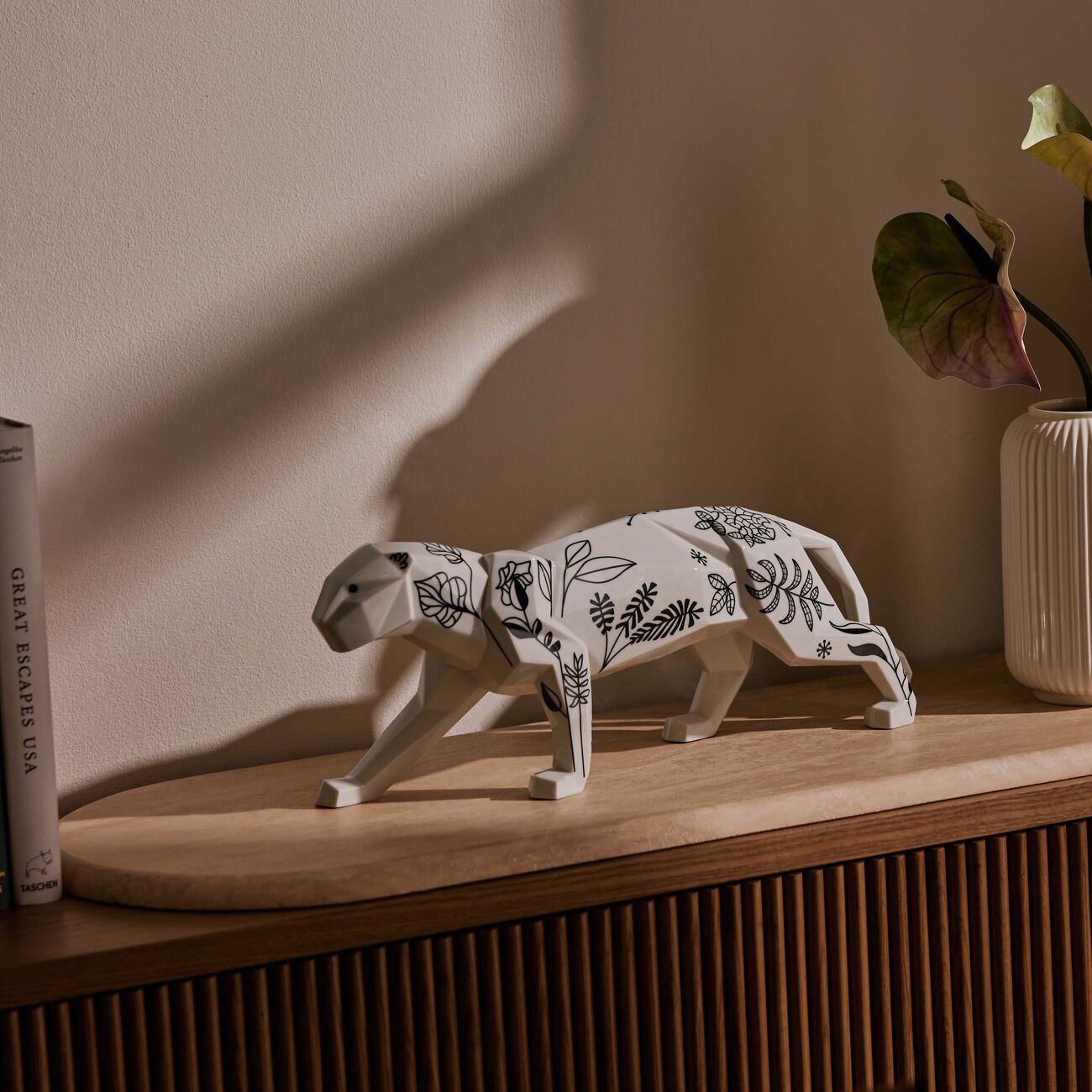 لادرو منحوتة جنغل بانتر بلون أبيض كبيرة الحجم