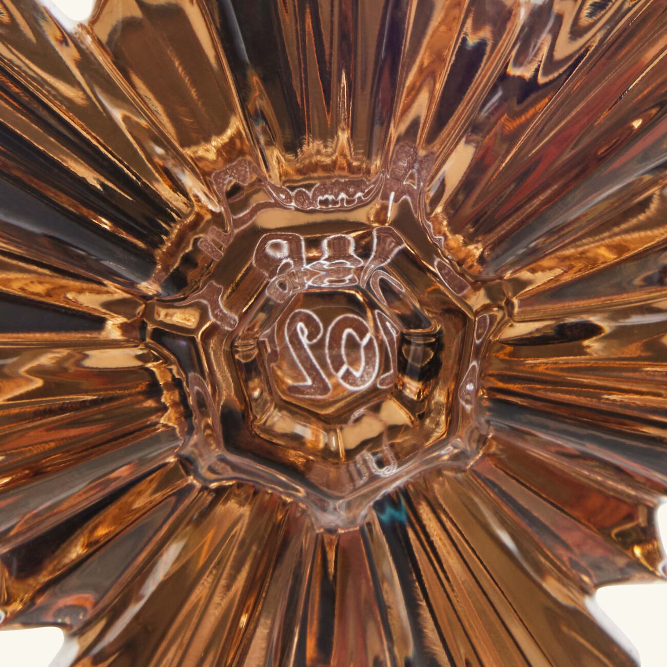 باكارا قطعة الزينة ذهبية اللون نويل 2025 بالحجم الصغير