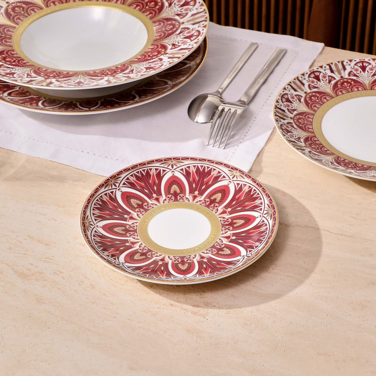 Reves Du Nil Pourpre Bread & Butter Plate Red 16cm haviland reves du nil pourpre bread butter plate red 16cm