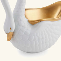 l objet swan centerpiece small white
