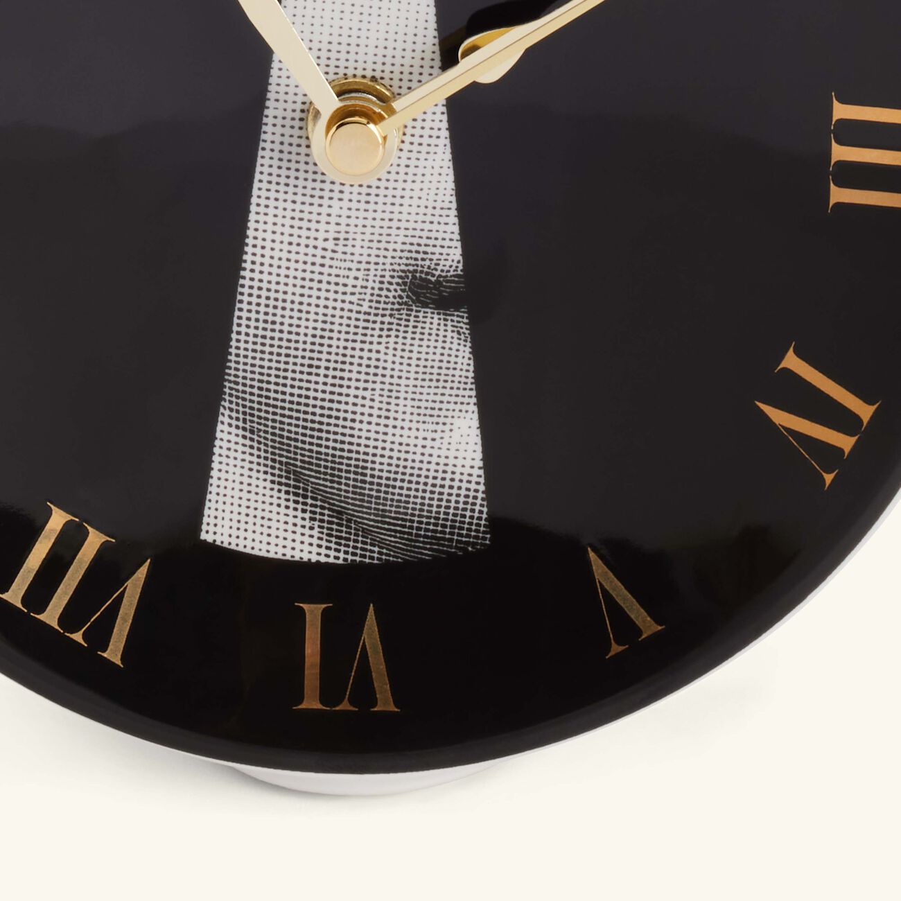 فورناسيتي ساعة مكتب سيراتورا باللون الأسود