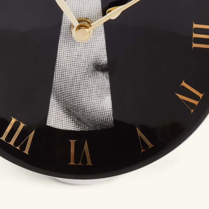 ساعة مكتب سيراتورا باللون الأسود فورناسيتي ساعة مكتب سيراتورا باللون الأسود