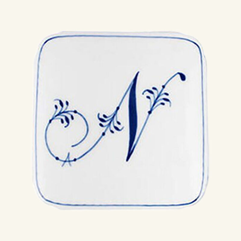 علبة بونبونير الفابيت كوليكشن مع حرف N باللون الأبيض رويال كوبنهاغن علبة بونبونير الفابيت كوليكشن مع حرف n باللون الأبيض