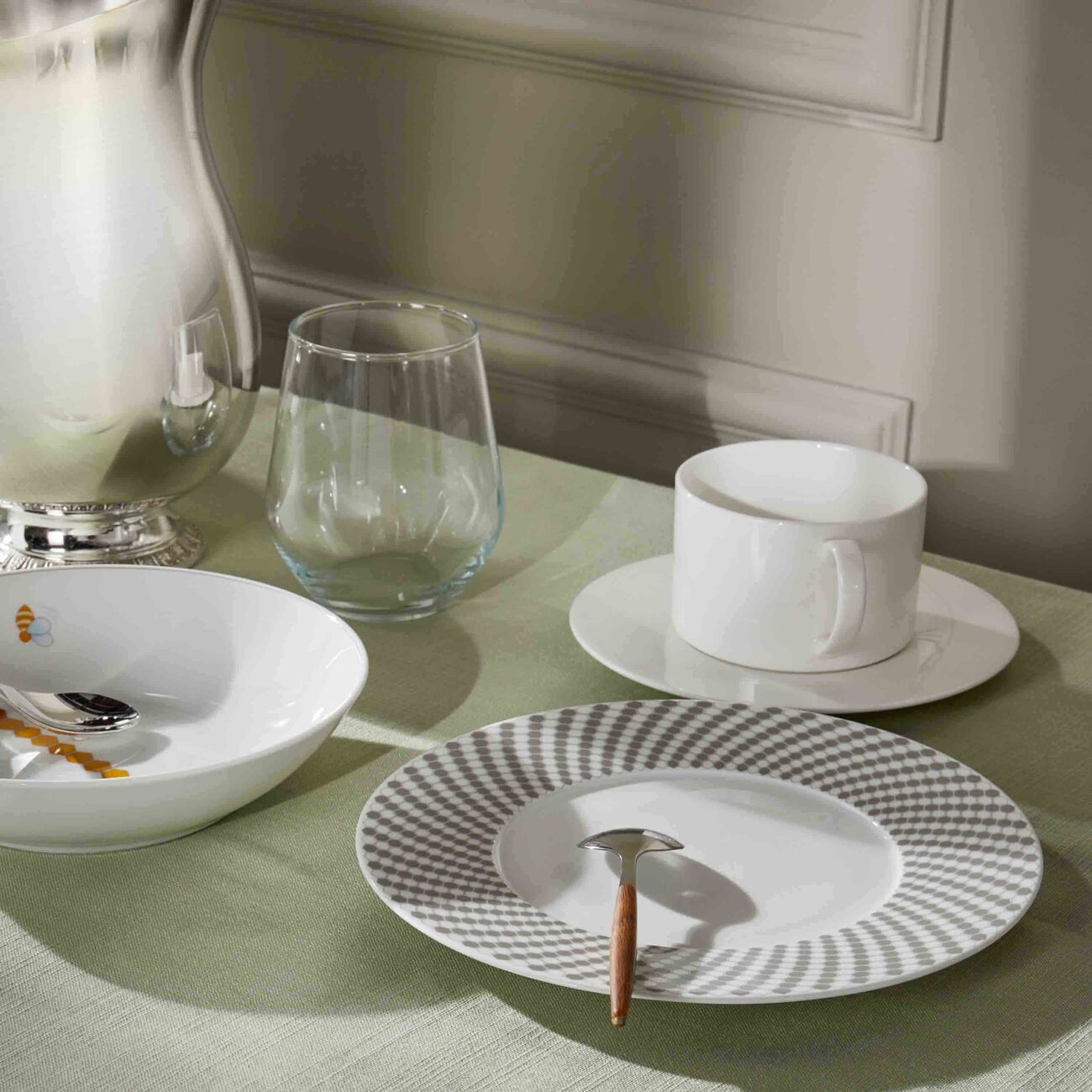 Madison 6 Dessert Plate Round Grey 21cm christofle madison 6 dessert plate round grey 21cm