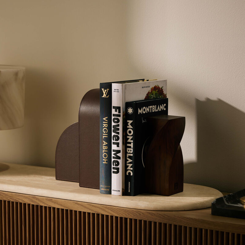 آسولين مسند كتب بني تكعيبي التصميم   لإسناد الكتب من اليسار