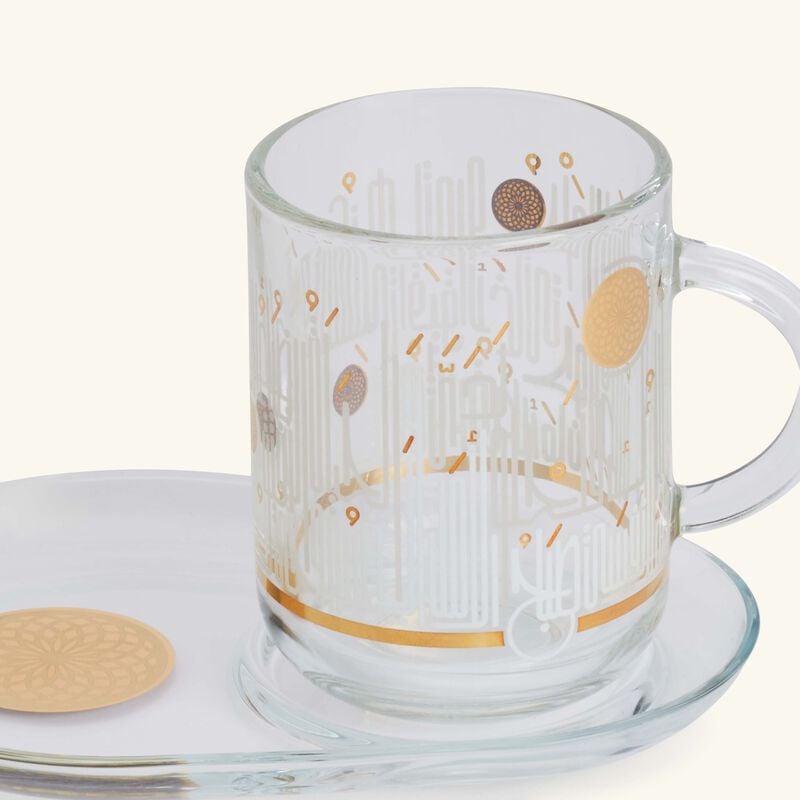 دملاج طقم حياة المؤلف من 4 أكواب مع صحونها باللون الذهبي