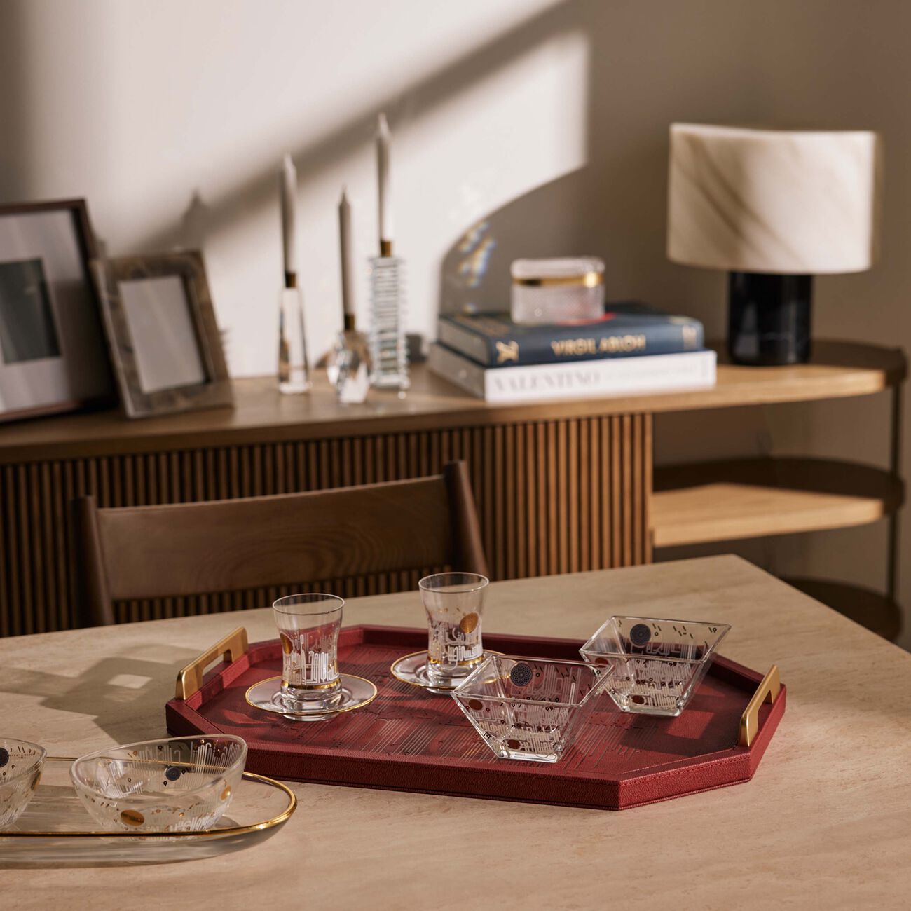 دملاج صينية الضيافة حياة حمراء اللون بتصميم مستطيل 49   34 سم