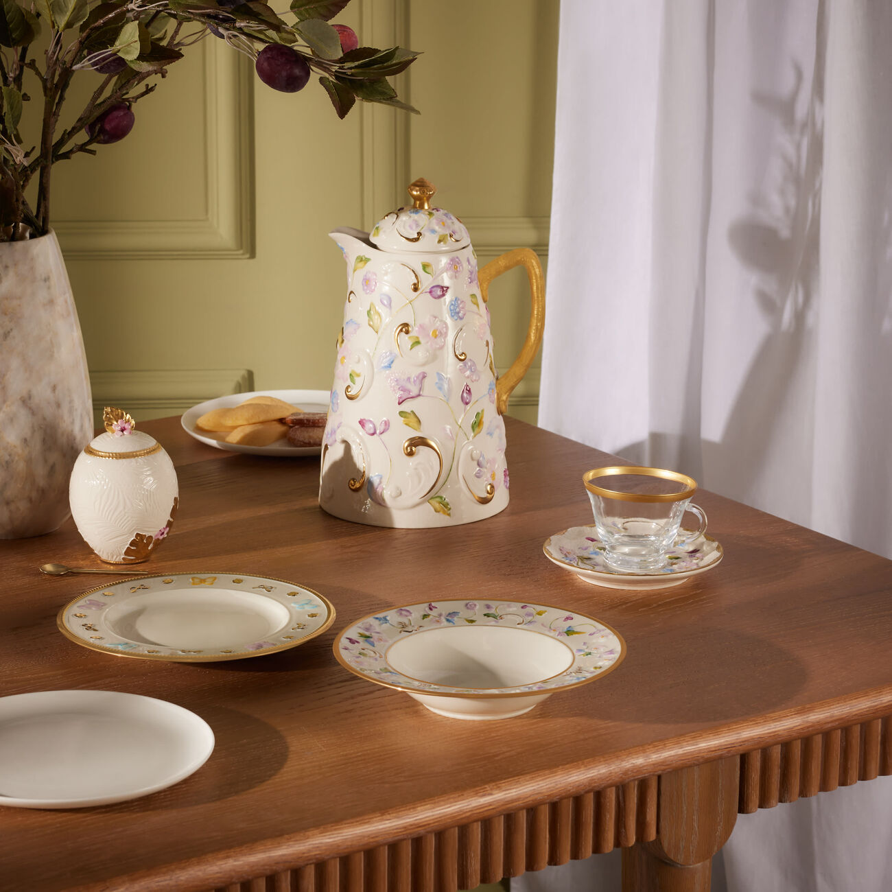 فيلاري فنجان تاورمينا للكابوتشينو مع صحنه باللون الذهبي