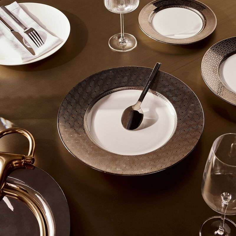 طبق الضيافة ديفاين دائري باللون الفضي 32 سم برناردو طبق الضيافة ديفاين دائري باللون الفضي 32 سم