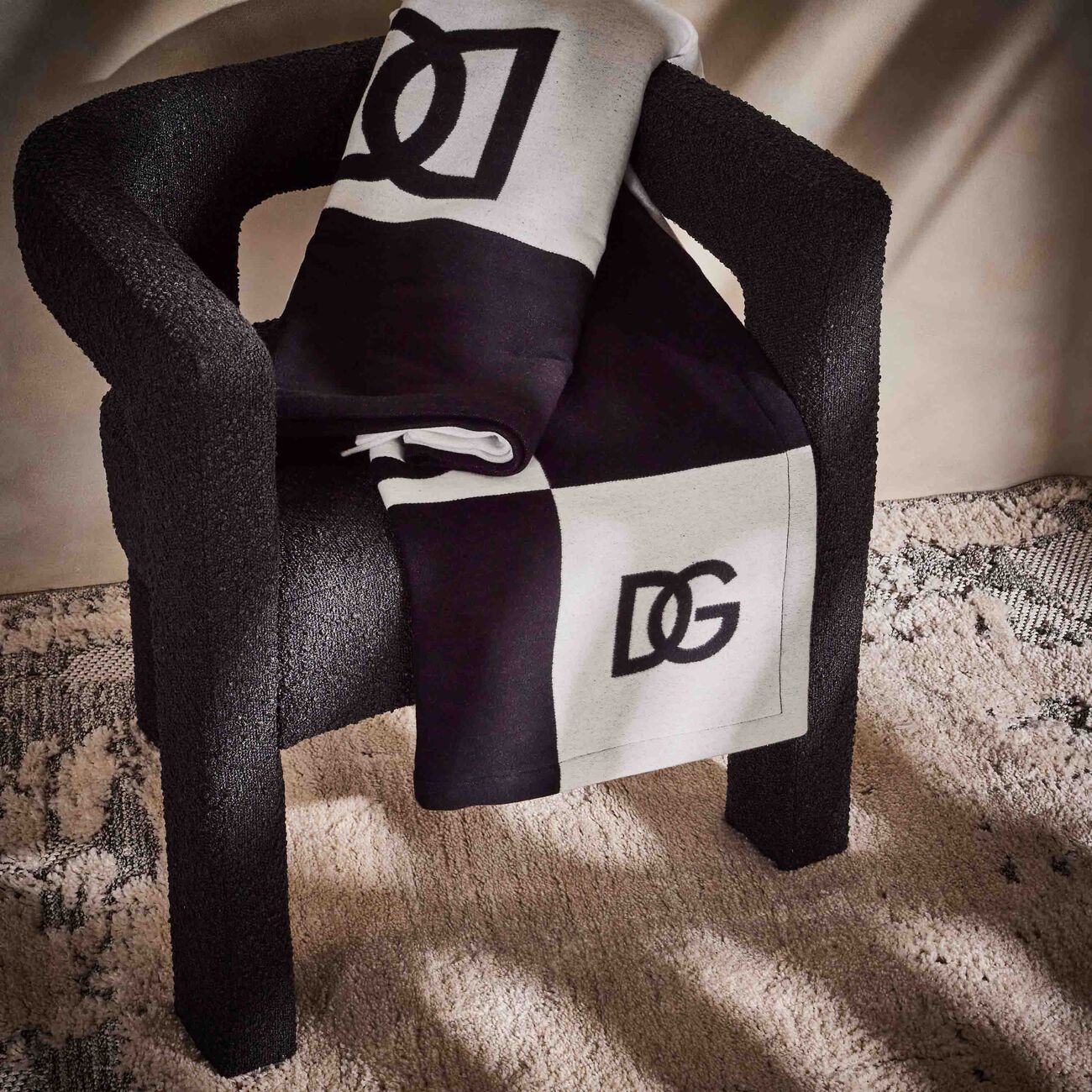dolce gabbana casa dg logo blanket