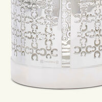 حامل الشموع آيكونك باللون الفضي كريستوفل حامل الشموع آيكونك باللون الفضي